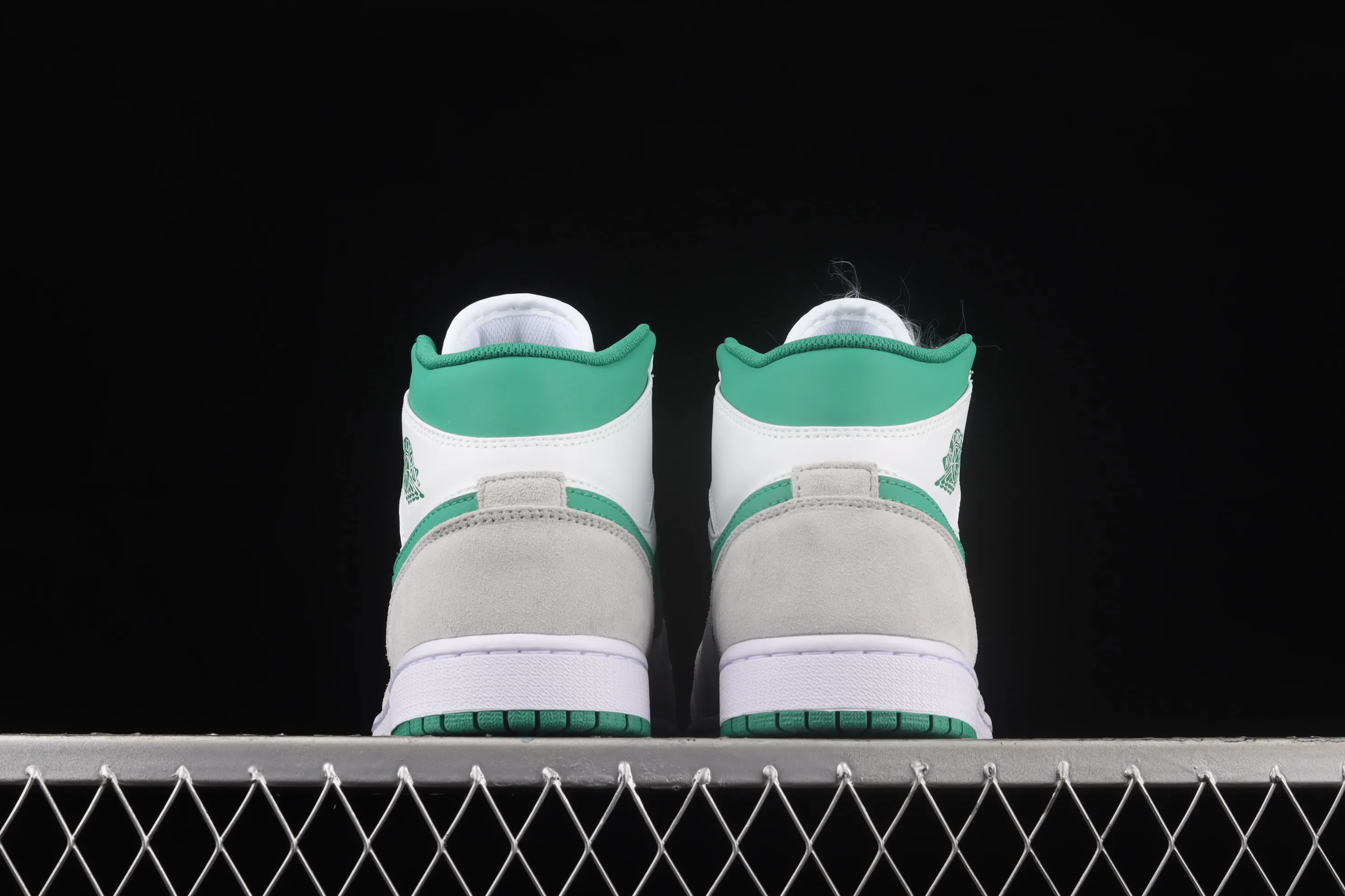All categories Air Jordan Jordan series basketball shoes Air Jordan 1 Mid Different versions Air Jordan 1 Mid AJ1 Joe 1 white gray green mid-top basketball shoes DC7294-103